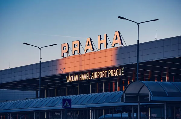 Terminal 1 gebouw in Vaclav Havel Airport Praag — Stockfoto