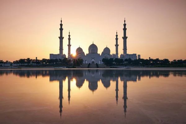 Abu Dhabi ao pôr do sol — Fotografia de Stock
