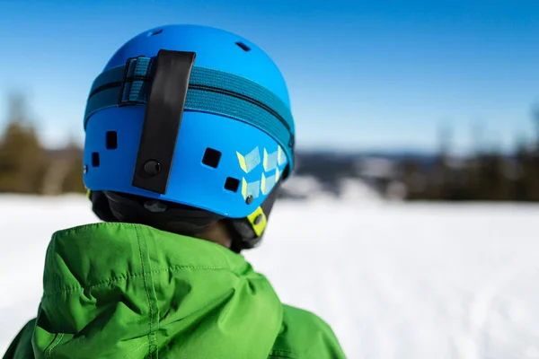 Primer plano de la parte posterior del casco de esquí —  Fotos de Stock