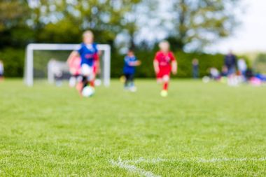 Gençlik futbol oynayan çocuklar bulanık maç