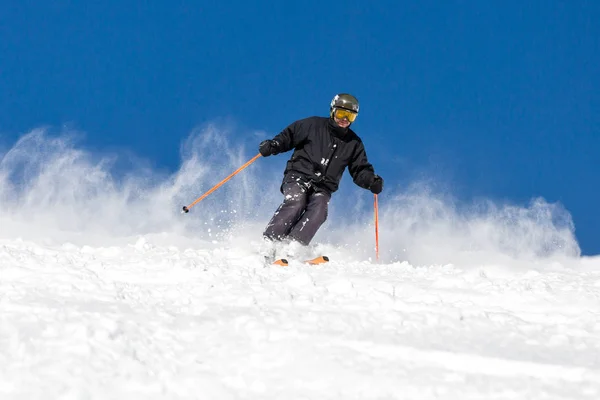 Male skier skiing at ski resort — Stock Photo, Image