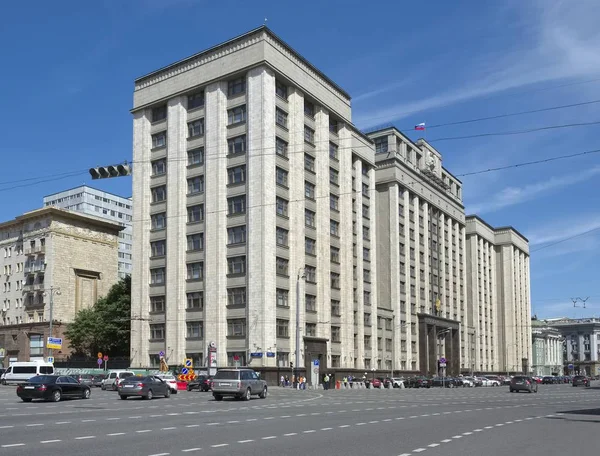 Blick auf das Gebäude der Staatsduma der Russischen Föderation, Straße okhotny ryad, 1 — Stockfoto