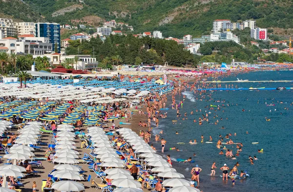 Montenegro, ciudad turística de Becici — Foto de Stock