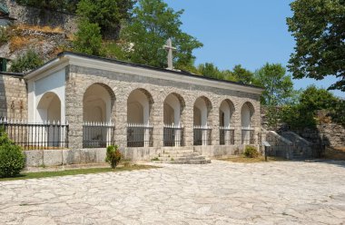 St. Peter Cetinje emanetler ile türbe