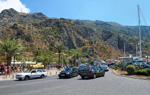 Street along the port of Kotor — Stock Photo, Image