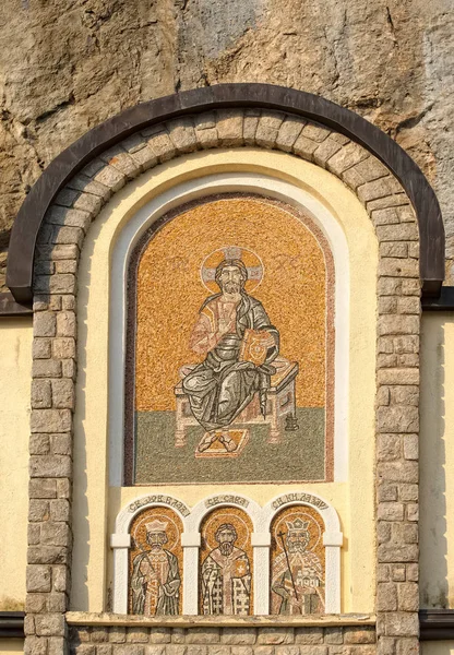 Icona mosaico sulla facciata del monastero maschile di Ostrog — Foto Stock