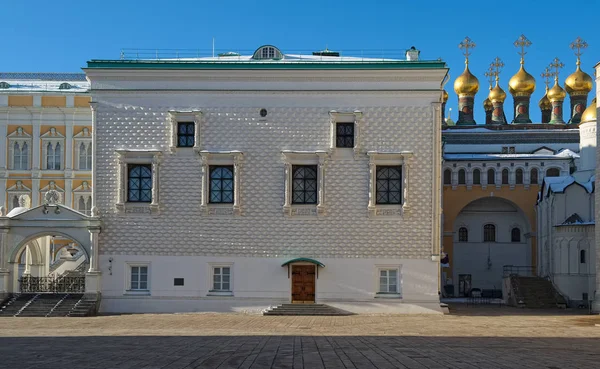 Câmara facetada na Praça da Catedral do Kremlin de Moscou — Fotografia de Stock