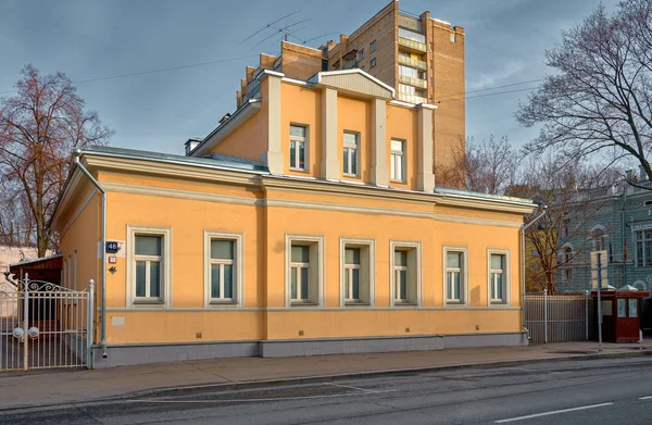 Conservato casa di legno di un piano A.N. Volkonskaya — Foto Stock