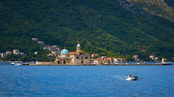 Perast Montenegro August 2017 Man Made Island Madonna Reef Background — Stock Photo, Image