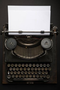 Antika daktilo. Bağbozumu daktilo makinesi siyah