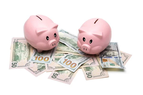 Piggy Bank y dinero sobre fondo blanco —  Fotos de Stock