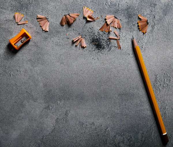 Wood texture pencil with sharpening shavings on dark background — Stock Photo, Image