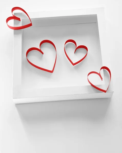 Valentines Day Vintage achtergrond met rode papier hart en frame — Stockfoto