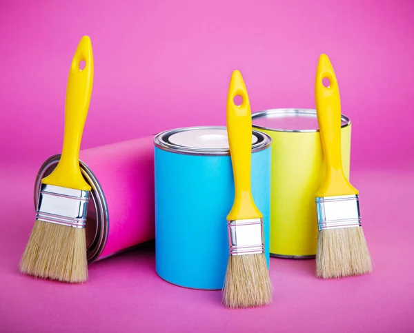 Cans of paint and paintbrush on pink background. Pastel color — Stock Photo, Image