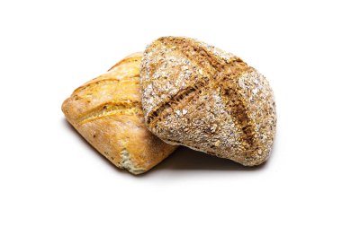 Beyaz arka plan üzerinde izole iki taze pişmiş ekmek en iyi görünümü