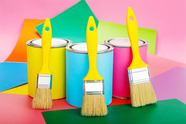 Cans of paint and paintbrush on colorful background. Pastel colo — Stock Photo, Image