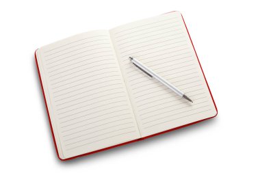 Beyaz arkaplanda boş bir defter, kırpma yolu dahil. Kalemle birlikte kırmızı not defteri.