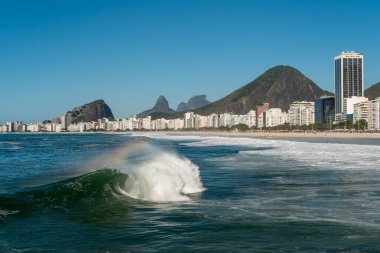 CopacabanaPlajı görünümünü ve okyanus dalgası