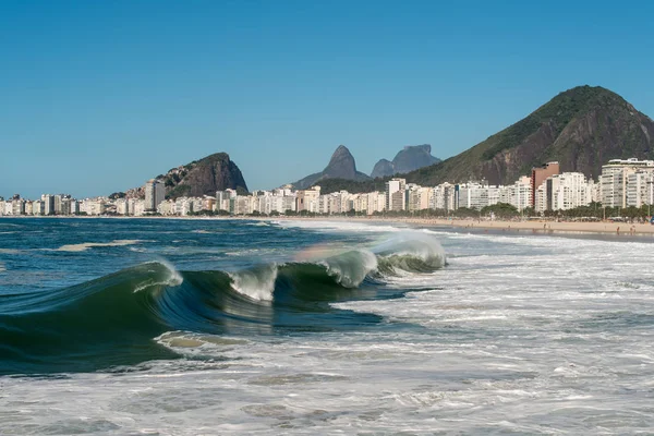 Wave in the Ocean and View of Copacabana Beach — Stock Photo, Image