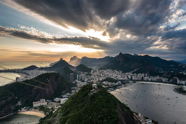 Dramatyczny zachód słońca w Rio de Janeiro — Zdjęcie stockowe