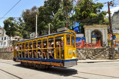 Turistler yeni tramvay yolculuğu