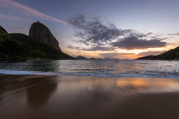 Hermoso amanecer en la playa —  Fotos de Stock