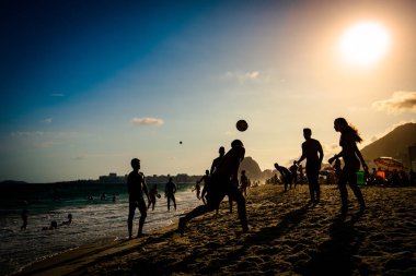 Plaj Futbolu oynayan Brezilyalılar