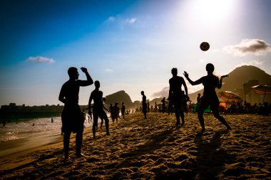 Plaj Futbolu oynayan Brezilyalılar