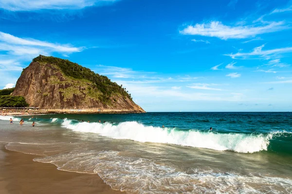 Onde che si infrangono a Leme Beach — Foto Stock