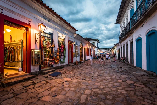 Paraty sokaklarında akşam — Stok fotoğraf