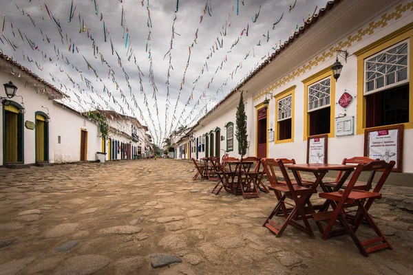 Arnavut kaldırımlı sokakları ve Paraty sömürge evleri — Stok fotoğraf