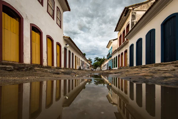 Calles empedradas y casas coloniales en Paraty —  Fotos de Stock