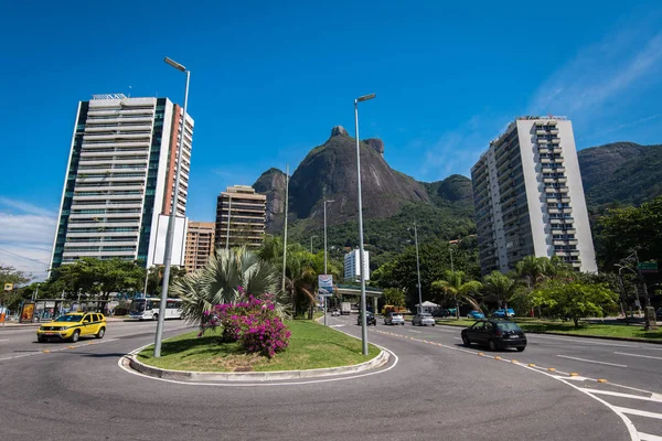 Main avenue overschrijding van Sao Conrado — Stockfoto