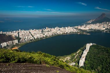 Rio de Janeiro şehir görünümü Hills ile 
