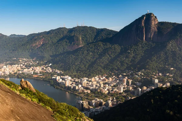 Rio de Janeiro şehir görünümü Hills ile — Stok fotoğraf