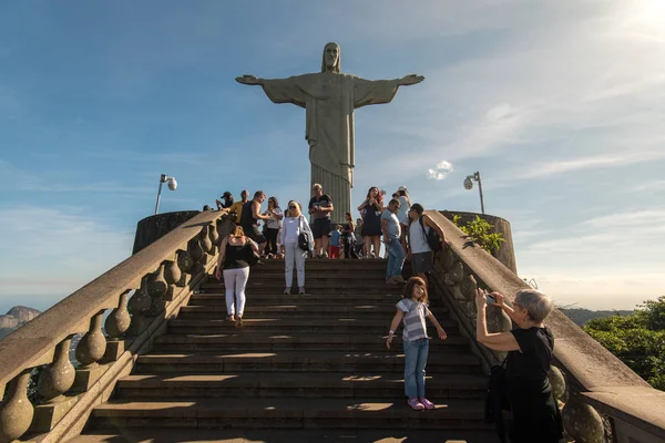 People visiting Christ the Redeemer statue — Stock Photo, Image