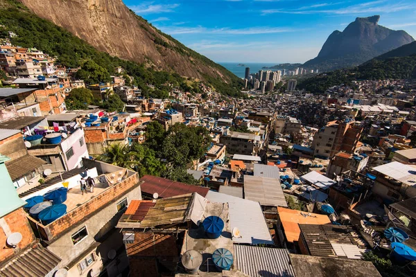 Blick auf die Favela Rocinha in Rio de Janeiro — Stockfoto