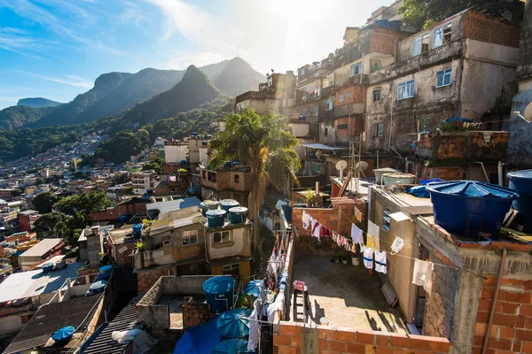 Вид на Росинью-фавелу в Рио-де-Жанейро — стоковое фото