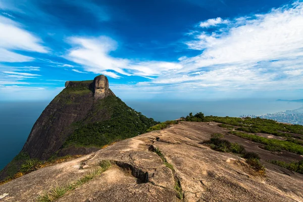 Pico de la montaña Pedra da Gavea — Foto de Stock