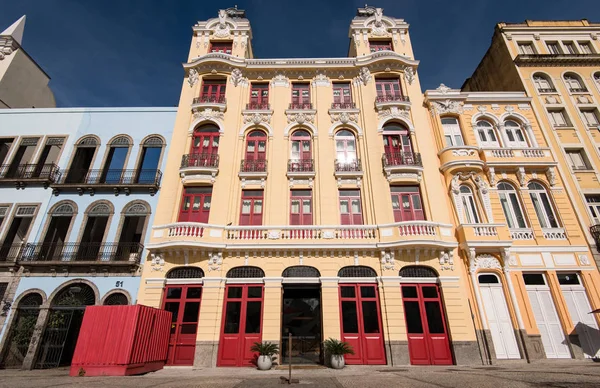 Edifícios típicos de estilo colonial português renovados — Fotografia de Stock