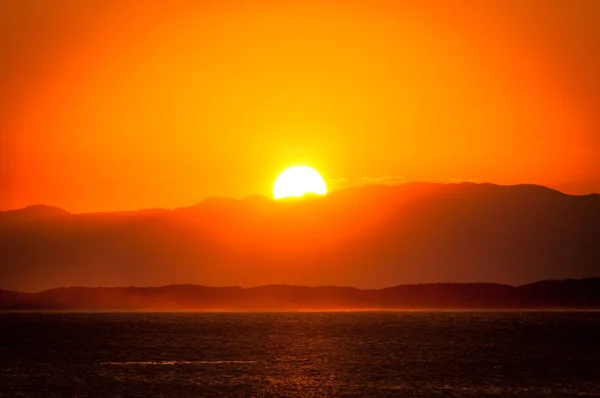 Sun Setting Over Hills — Stock Photo, Image