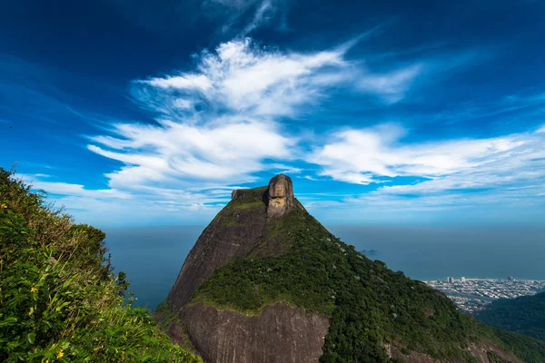 Βουνά και κτίρια του Ρίο ντε Τζανέιρο — Φωτογραφία Αρχείου