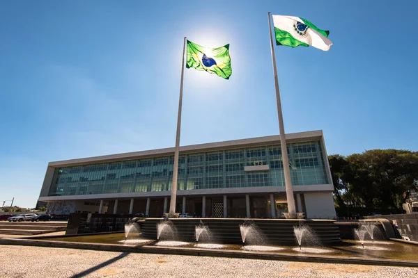 Banderas brasileñas del edificio del gobierno — Foto de Stock