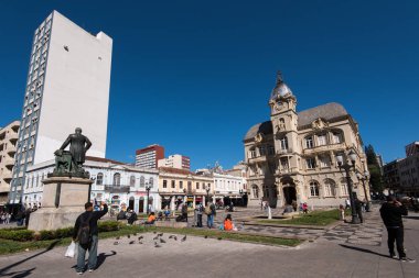 Eski ve modern binalar 