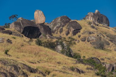 Hills manzara güneş ışığı altında