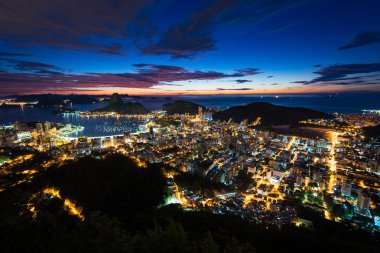 Rio de Janeiro şehir gece zaman panoramik manzaralı