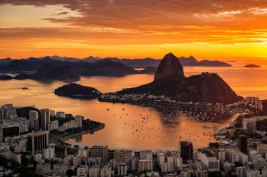 Rio de Janeiro şehir günbatımı sırasında panoramik manzaralı