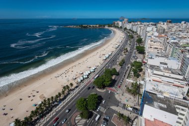 Rio de Janeiro, Brezilya için ünlü Copacabana Plajı görünümünü