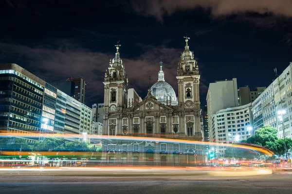 Candelaria Kyrkan Rio Janeiro City Downtown Med Trafikljus Vandringsleder Natten — Stockfoto