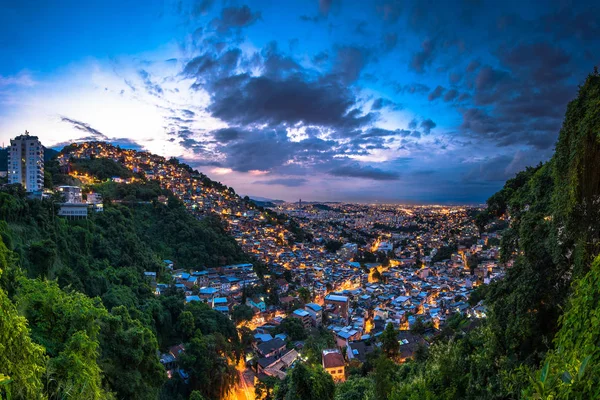 Nézd Rio Janeiro Nyomornegyedek Hegyek Alkony — Stock Fotó